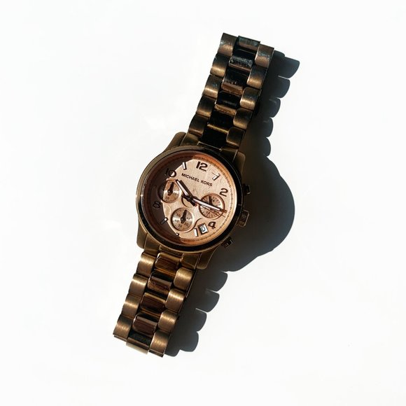 MICHAEL KORS • Rose Gold Watch - Picture 7 of 9